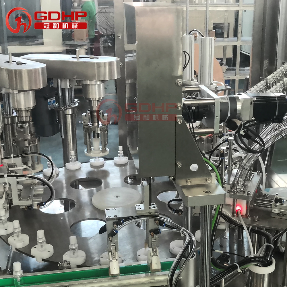 210502雙工位精華液灌裝旋蓋一體機(jī)-5